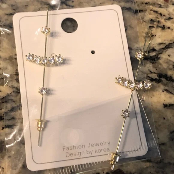 - Earrings - Picture 3 of 6